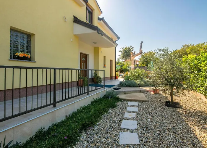 Josie Tatil Evi Malinska
